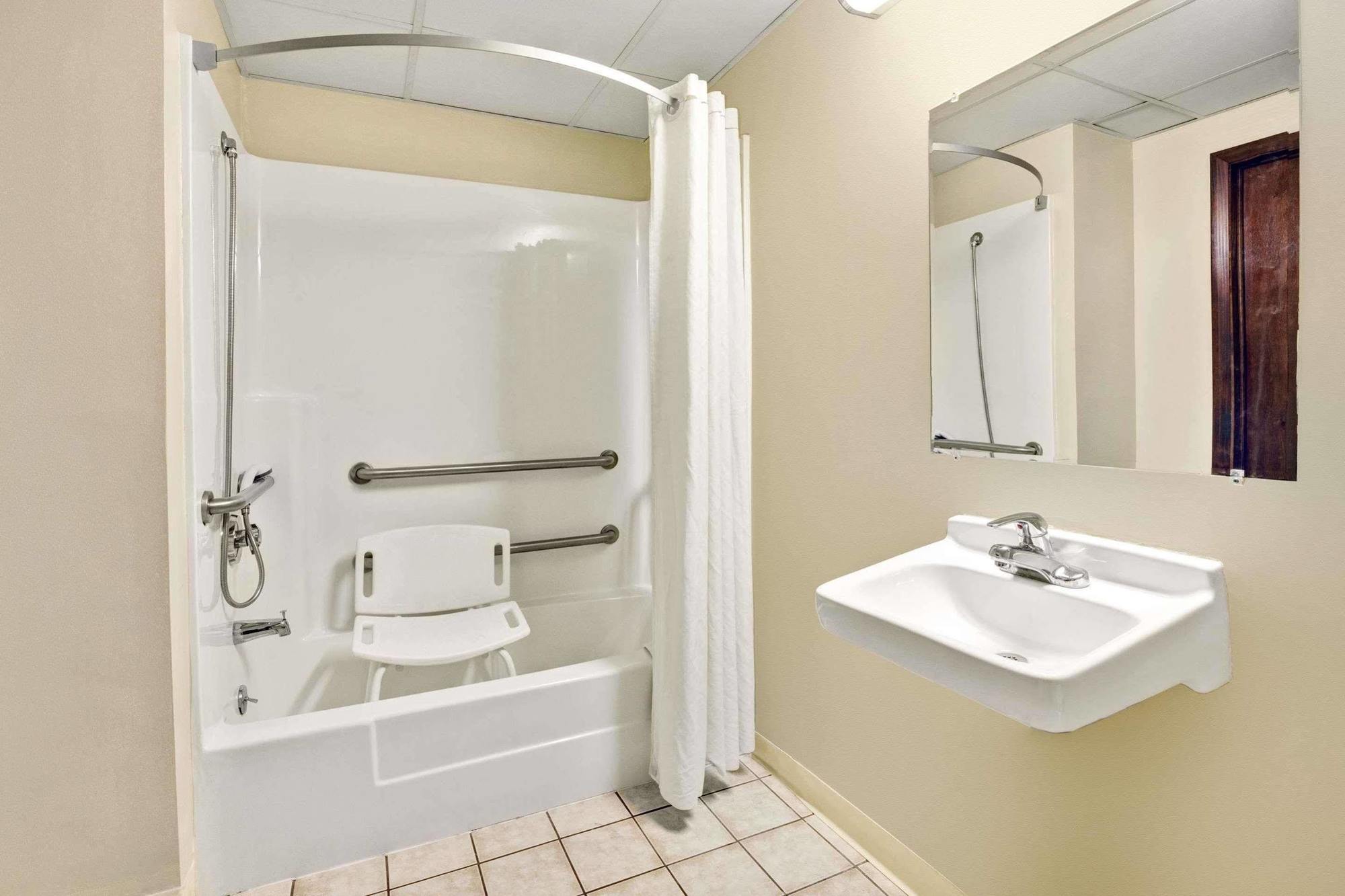 Hotel Super 8 By Wyndham Newark De Extérieur photo